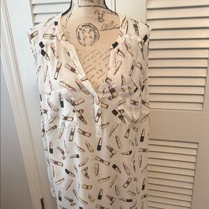 torrid White Lipstick Print Sleeveless Blouse